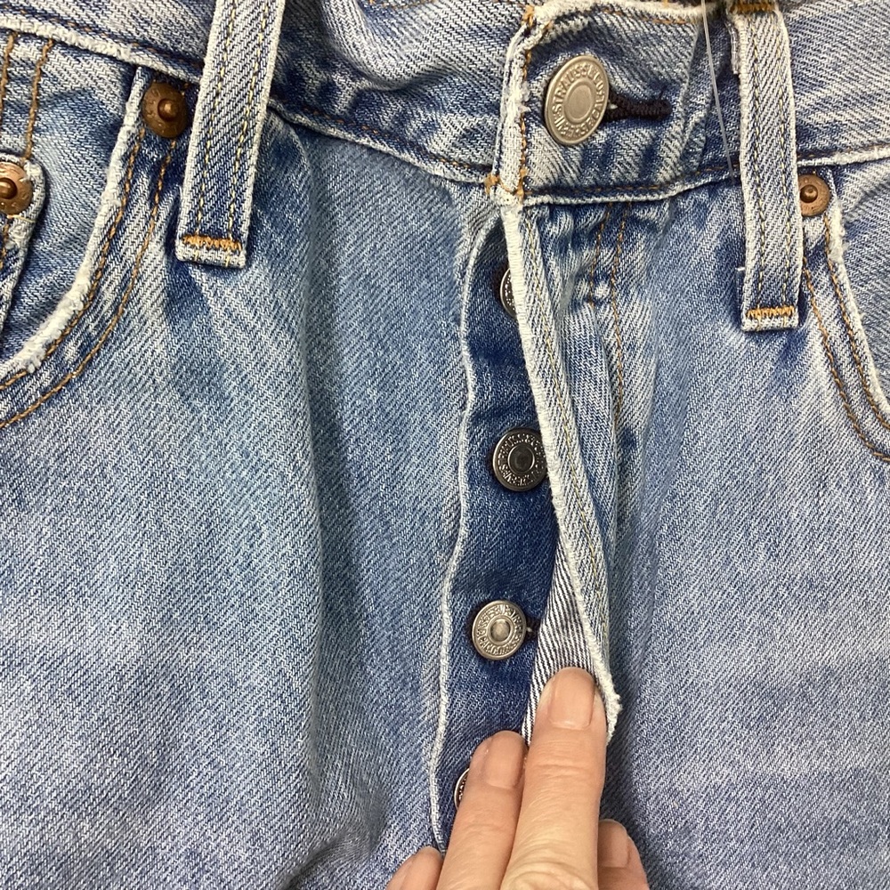Levi 501 Button Fly Shorts Distressed NWT 30 - Picture 7 of 7